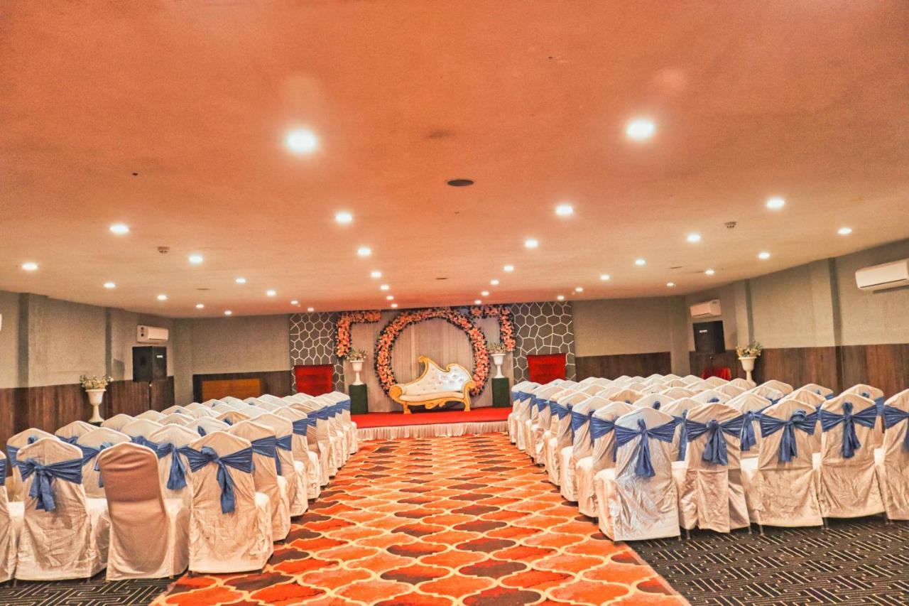 Hotel Clarks Collection Bhavnagar Bagian luar foto