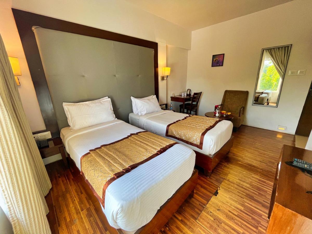 Hotel Clarks Collection Bhavnagar Bagian luar foto