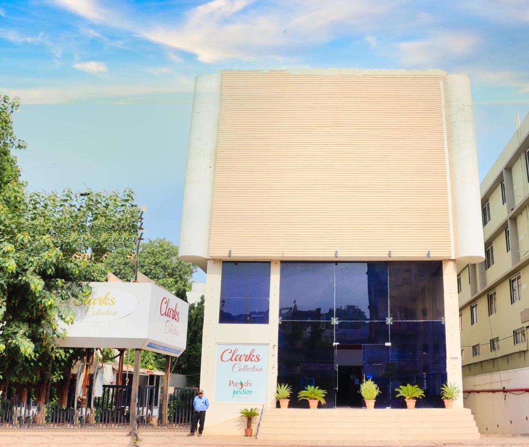 Hotel Clarks Collection Bhavnagar Bagian luar foto