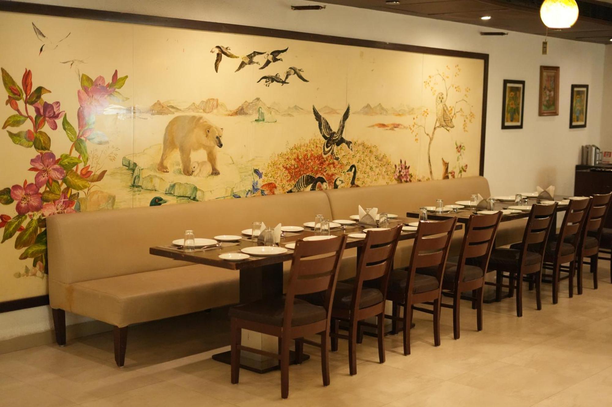 Hotel Clarks Collection Bhavnagar Bagian luar foto