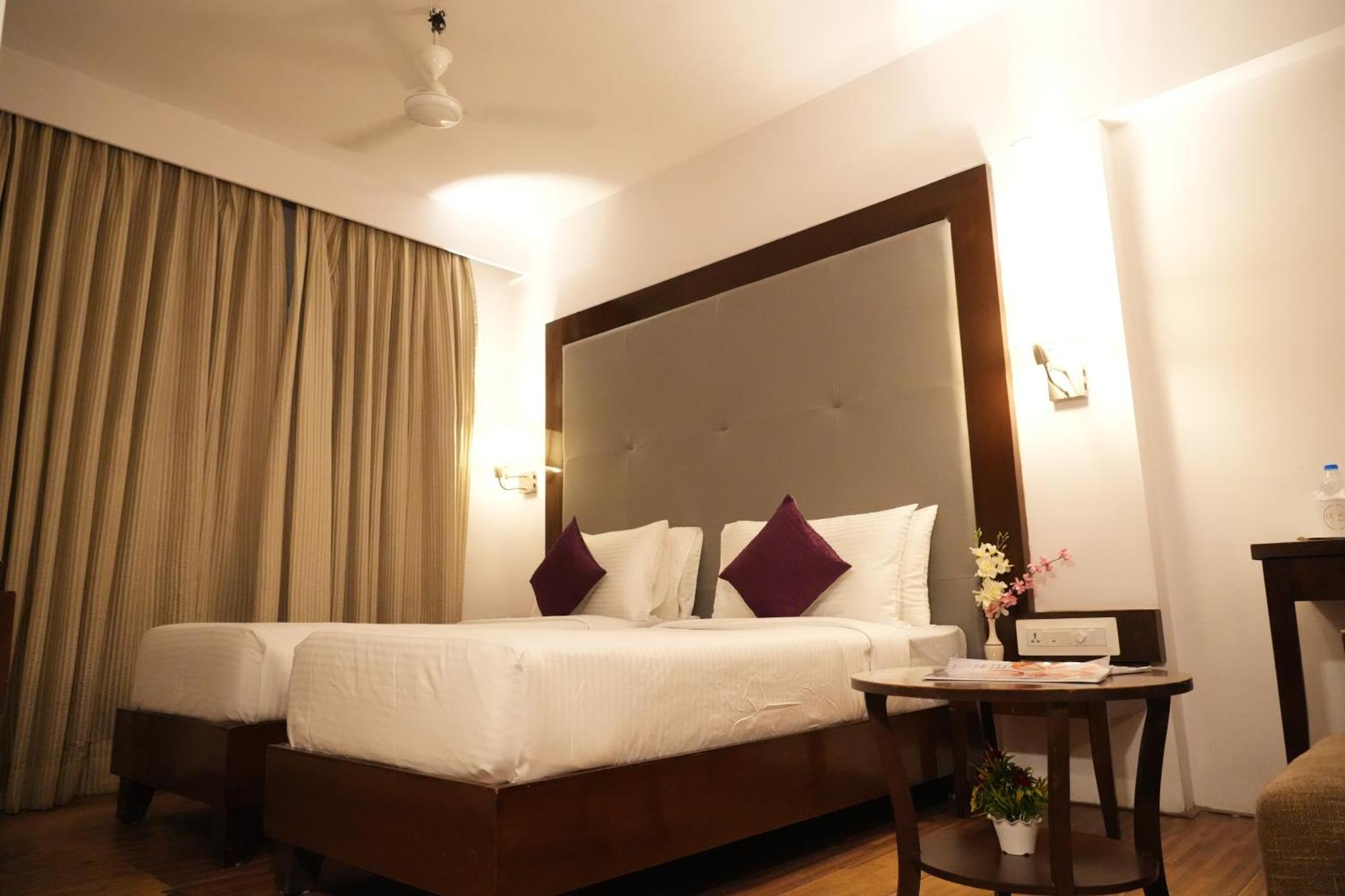 Hotel Clarks Collection Bhavnagar Bagian luar foto