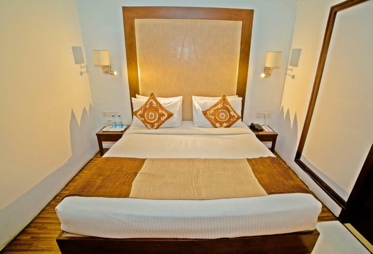 Hotel Clarks Collection Bhavnagar Bagian luar foto