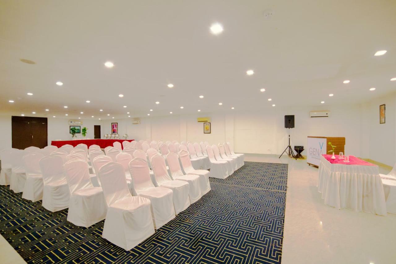 Hotel Clarks Collection Bhavnagar Bagian luar foto