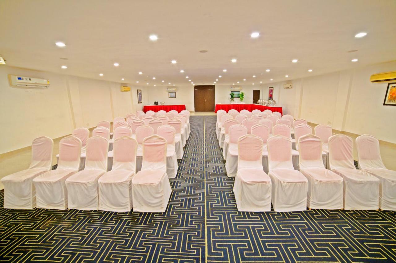 Hotel Clarks Collection Bhavnagar Bagian luar foto