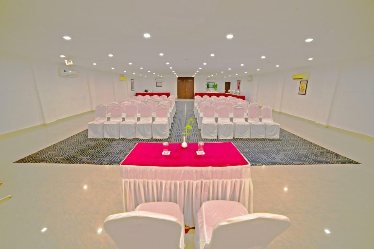 Hotel Clarks Collection Bhavnagar Bagian luar foto