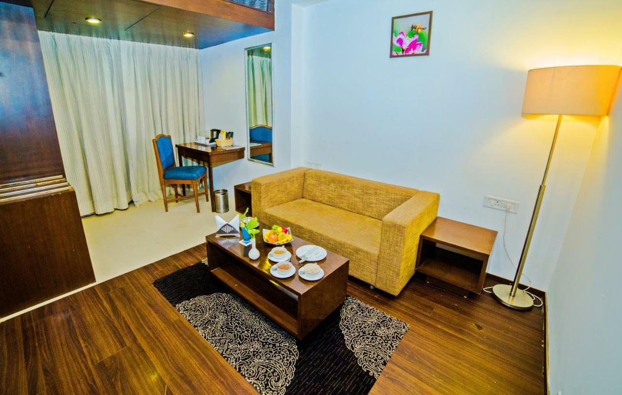 Hotel Clarks Collection Bhavnagar Bagian luar foto